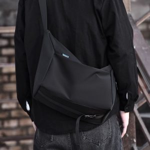 Read more about the article 가볍고 편리한 메신저백  언제 어디서나 편리함을 느낄 수 있어요